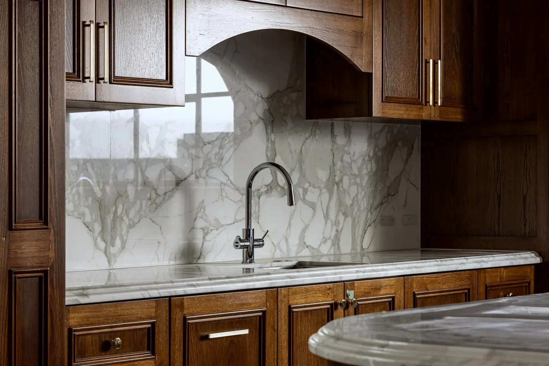 Finished marble kitchen splashback